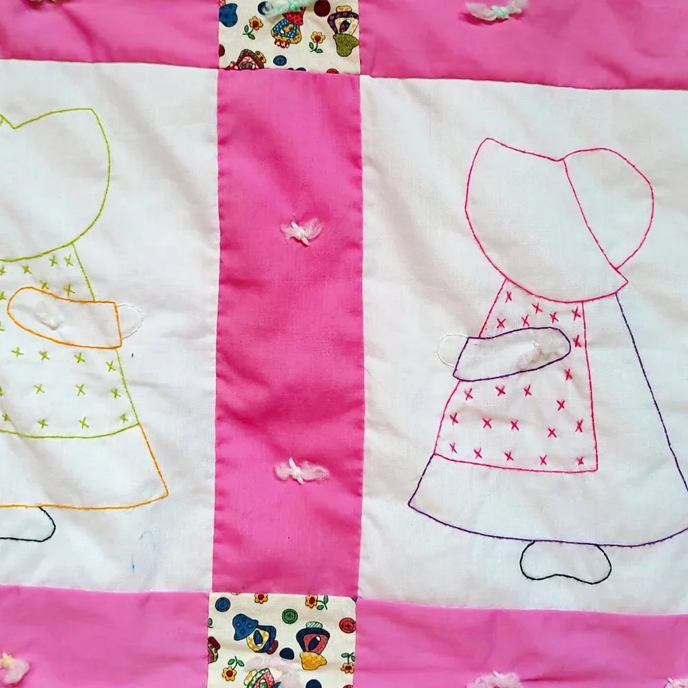 VINTAGE Cotton Handmade Pink White SUN BONNET SUE Quilt Baby Blanket